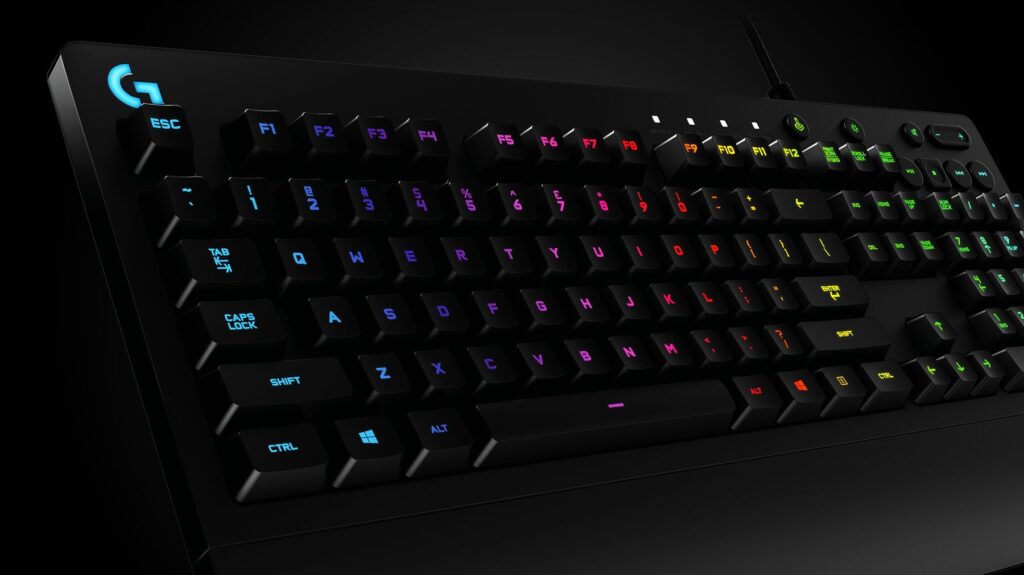 Logitech G213